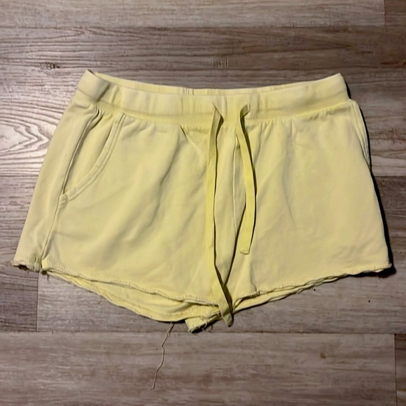 Z-SUPPLY Cropped Hoodie and Shorts Set Size M/L in Washed Keylime - Picture 5 of 5